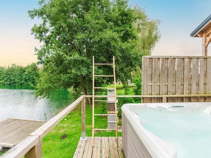 Chalet de Luxe avec Vue sur l'Étang · thumbnail 2