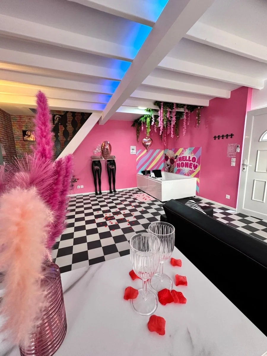Pink Art -  Evasion Nocturne · thumbnail 4