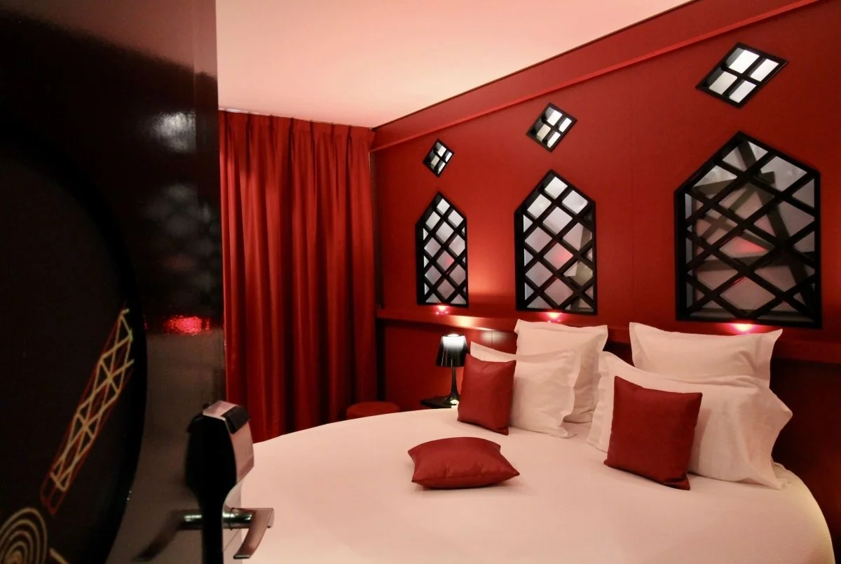 Chambre Moulin Rouge - Secret de Paris · thumbnail 2