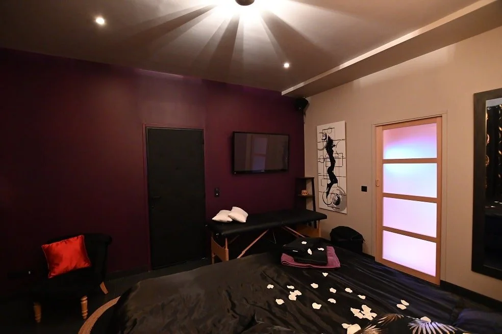 Secret 33 · thumbnail 4