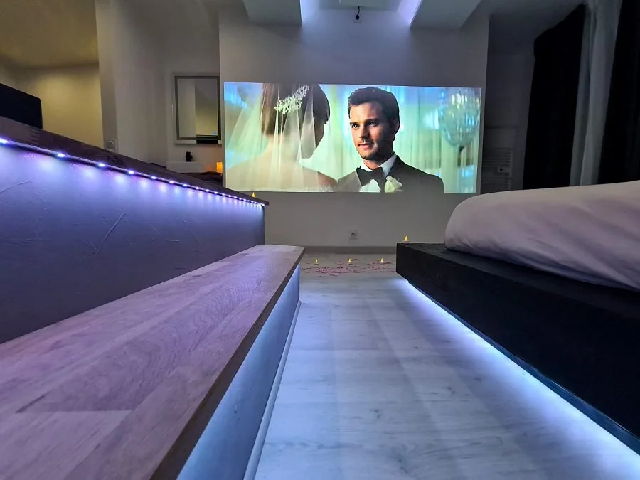 Les Suites B Spa - Suite CineWood · miniature 3