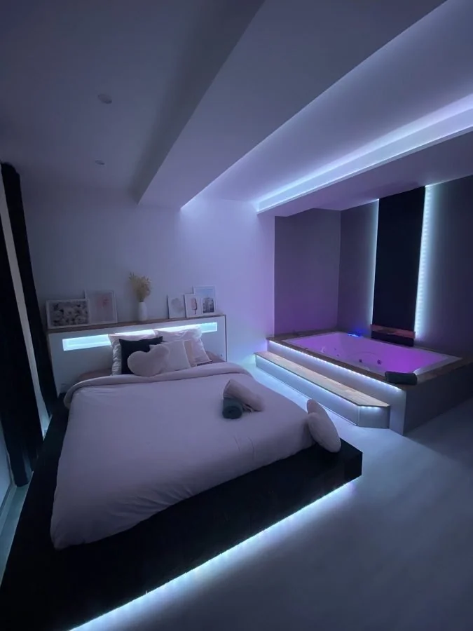 Les Suites B Spa - Suite CineWood · miniature 5