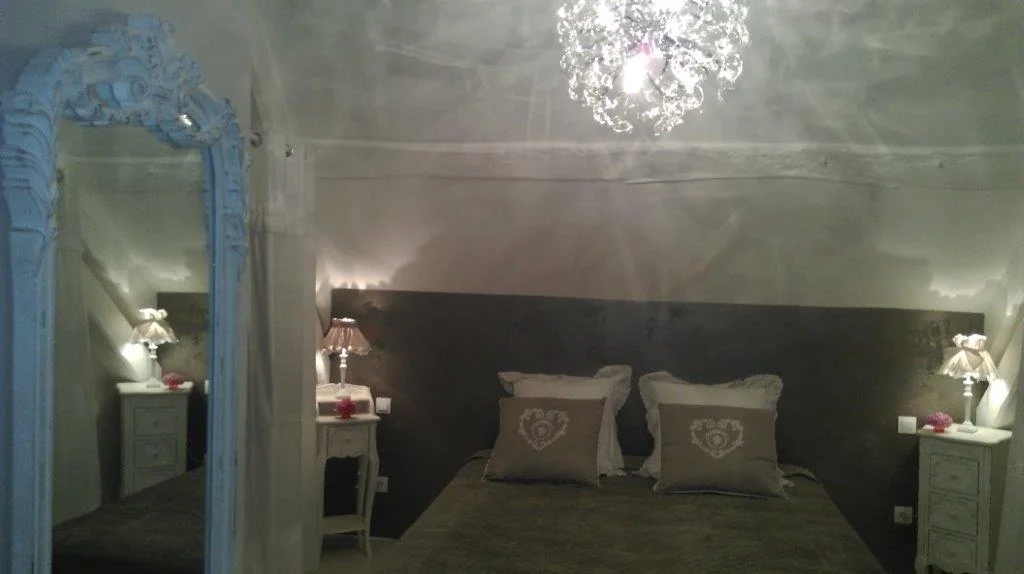 Love room avec jacuzzi - Charme au fil de l'eau · thumbnail 3