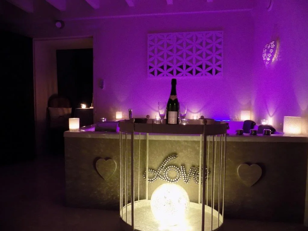 Love room avec jacuzzi - Charme au fil de l'eau · thumbnail 4