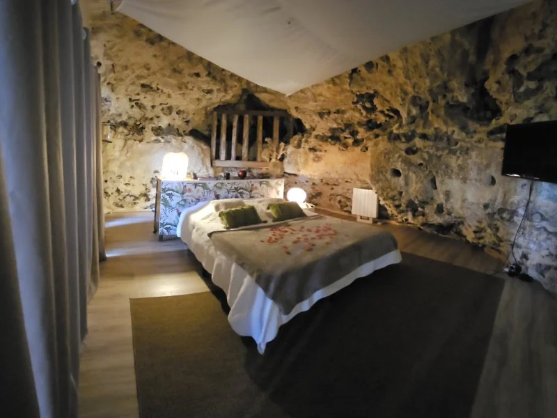 Loft et spa entièrement troglodyte · thumbnail 2
