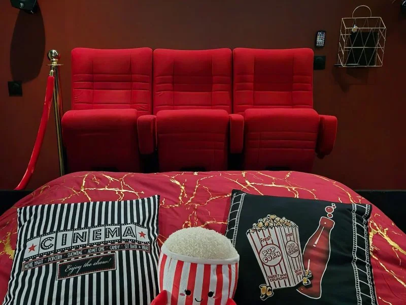 Love room de luxe avec jacuzzi - Cinéma privé · thumbnail 2