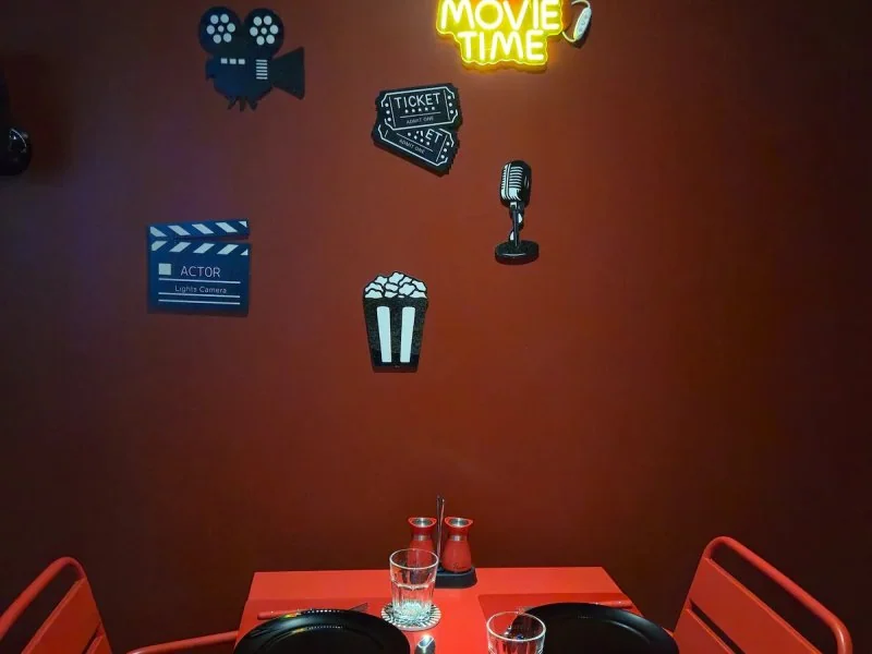 Love room de luxe avec jacuzzi - Cinéma privé · thumbnail 3
