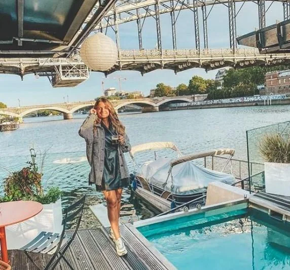 Off Paris Seine · thumbnail 2