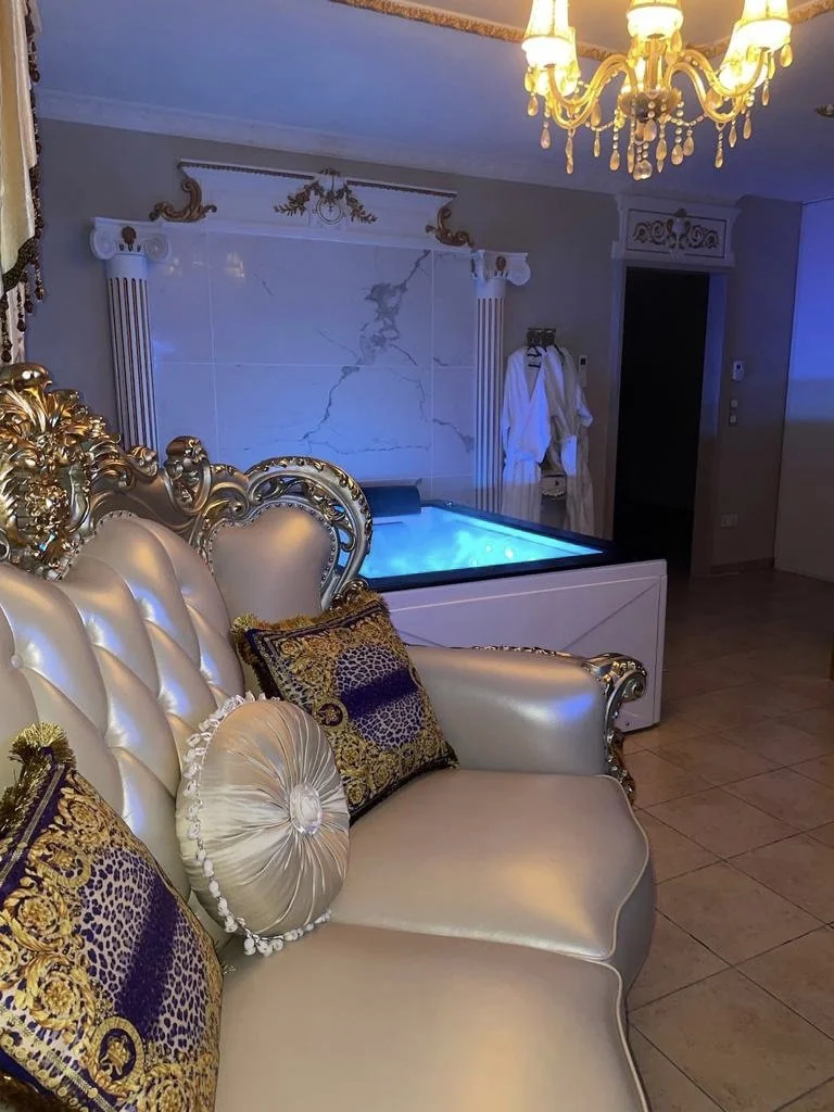 Le Petit Versailles · thumbnail 2