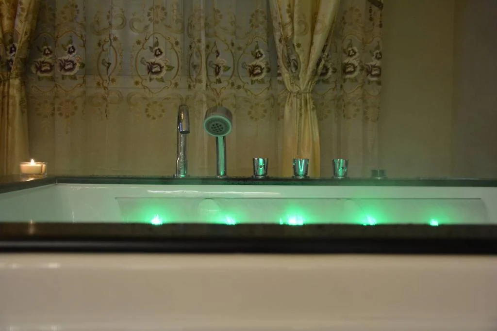 Le Petit Versailles · thumbnail 3