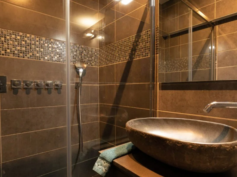 Chambre avec jacuzzi - Spa Privatif 3* · thumbnail 2