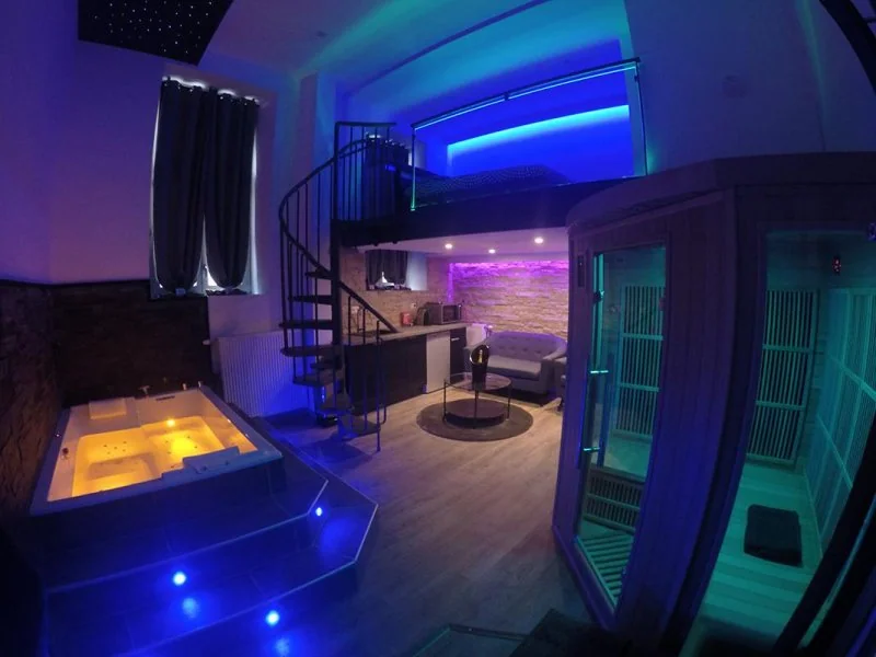 Chambre avec jacuzzi - Spa Privatif 3* · thumbnail 4
