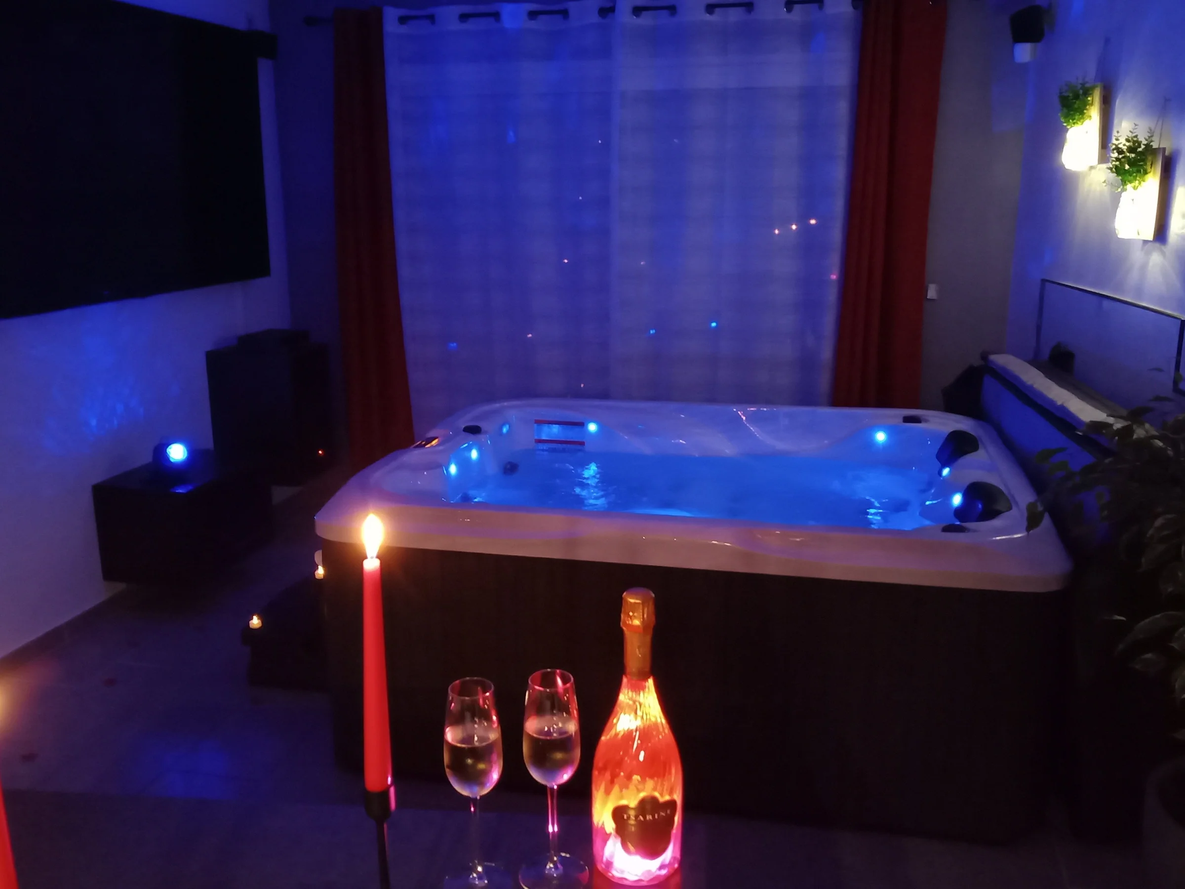 La villa - Love Night · thumbnail 3
