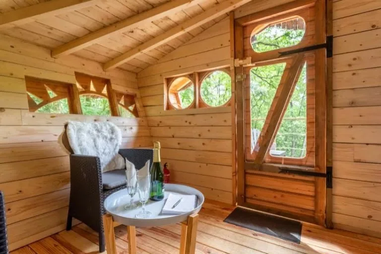 Domaine des Vaulx - Cabane Prague Spa · thumbnail 3