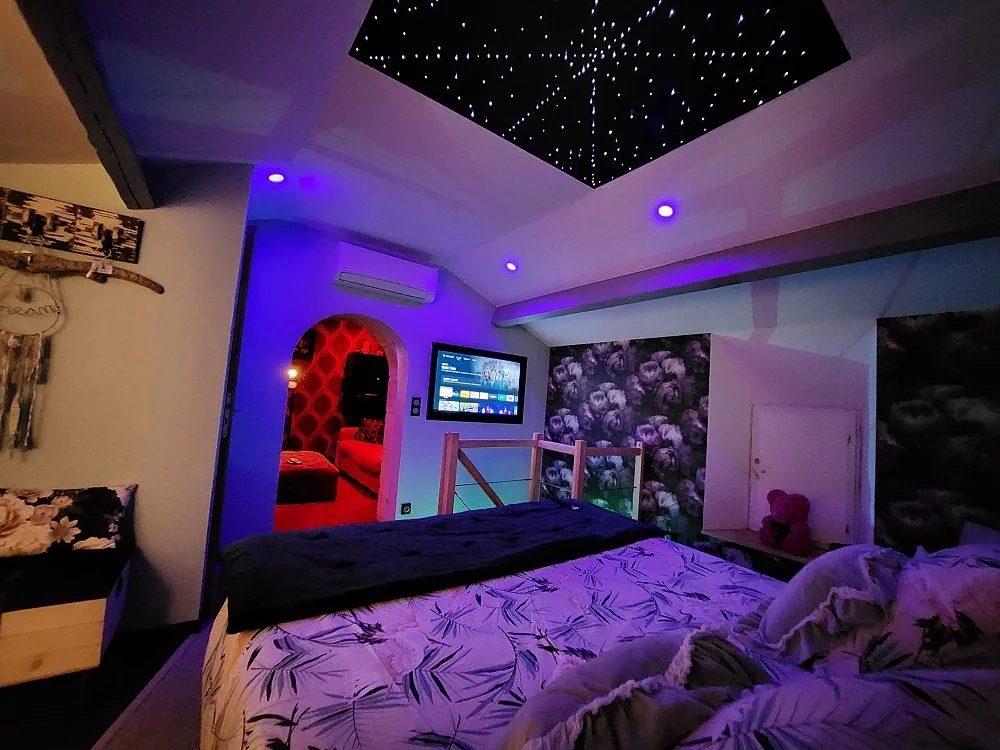 LOVE ROOM NUIT SPA CINE CANTAL · thumbnail 2
