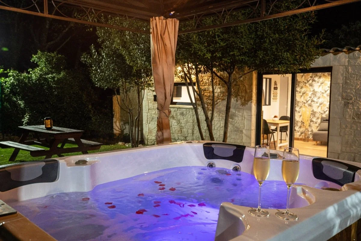 Ô Jacuzzi du Mazet · thumbnail 4