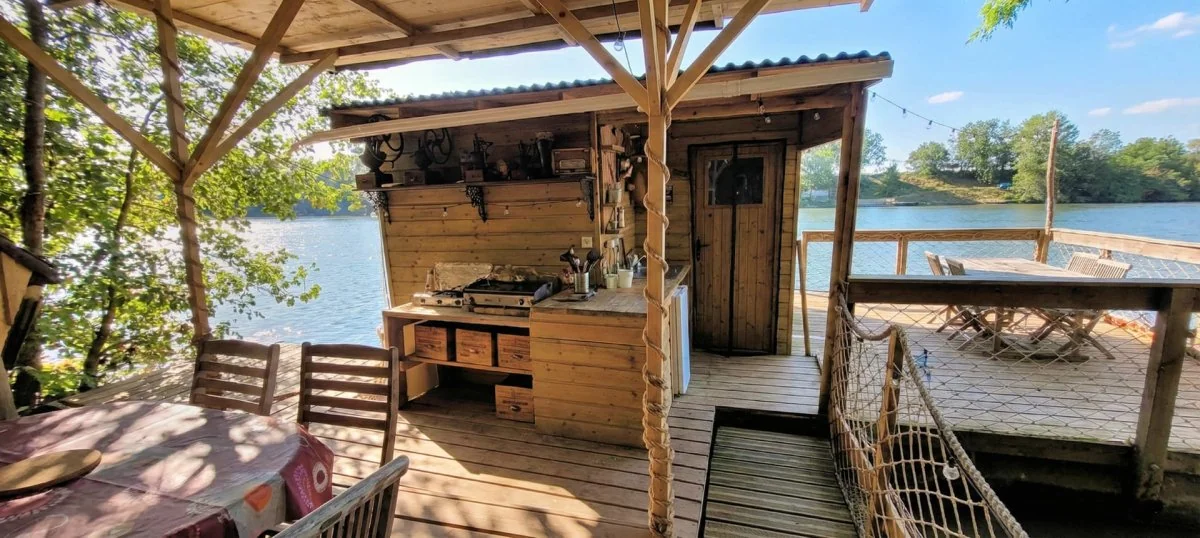 Gîte La Belle Des Rives - La Cabane Flottante · thumbnail 3