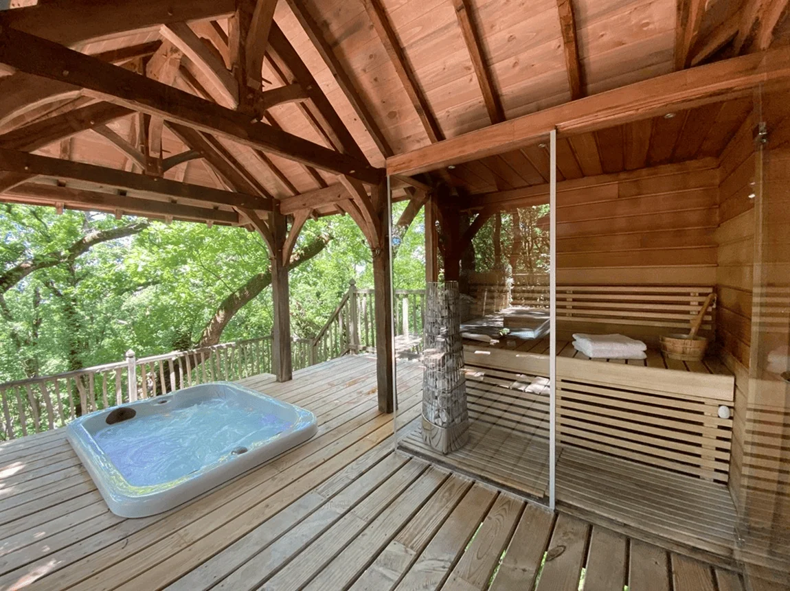Cabane Château Spa et Sauna Puybeton · thumbnail 2