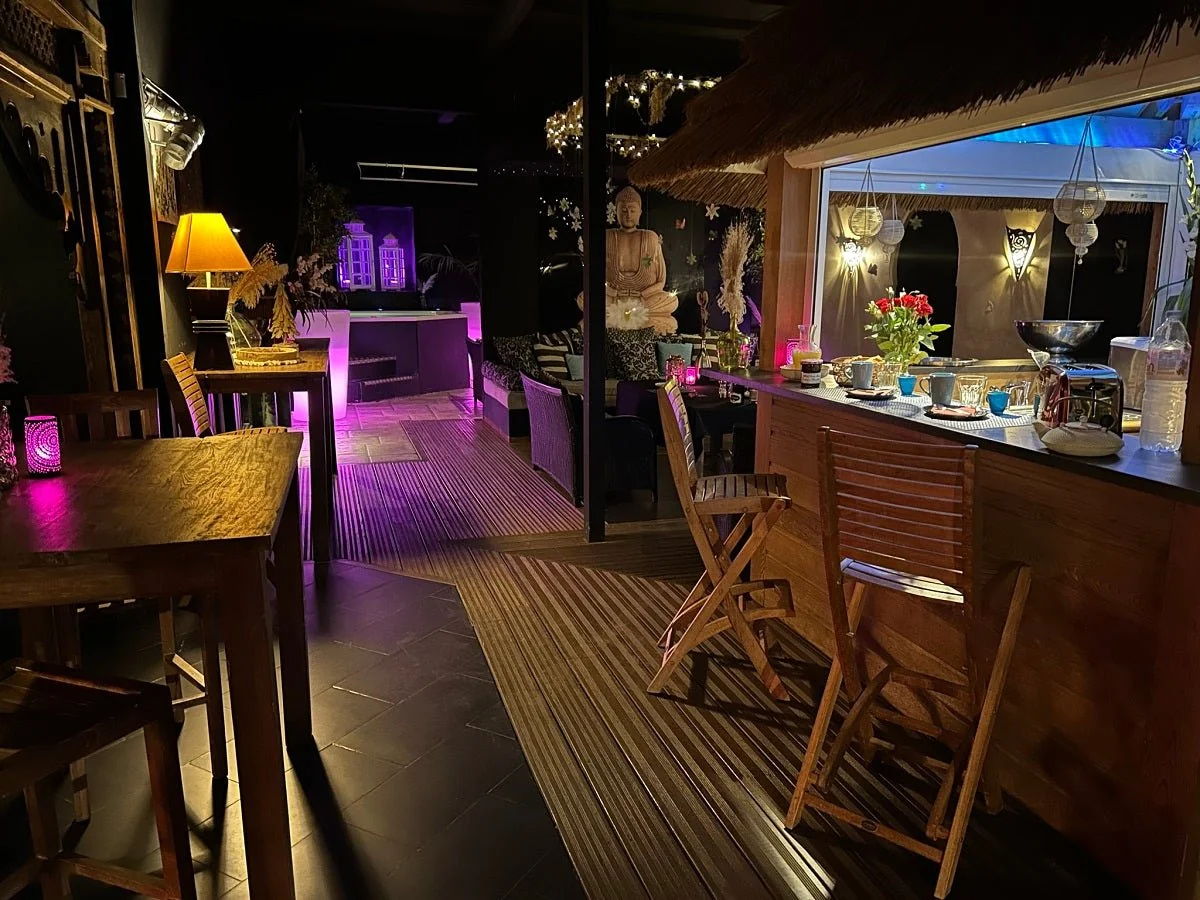 Lounge and Spa · thumbnail 2