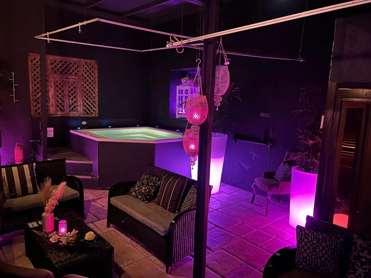 Lounge and Spa · thumbnail 4