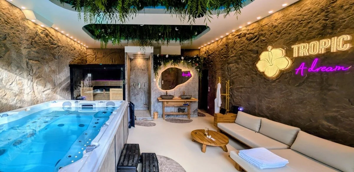 Tropic Bloom Spa & Cinema · thumbnail 2