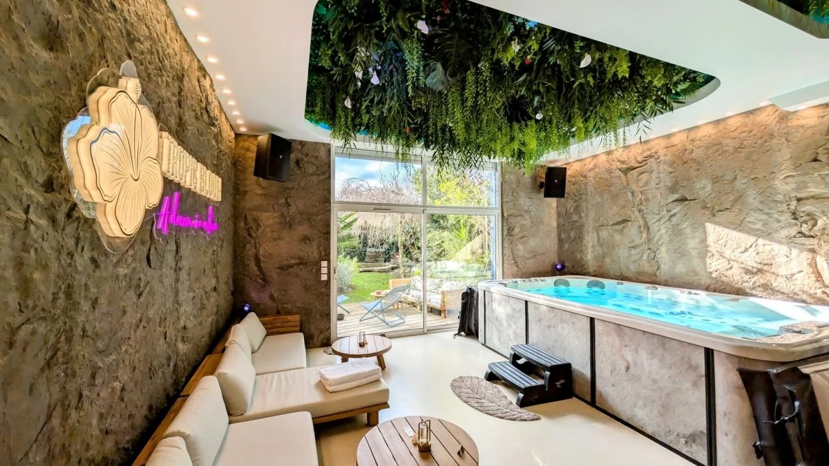 Tropic Bloom Spa & Cinema · thumbnail 3