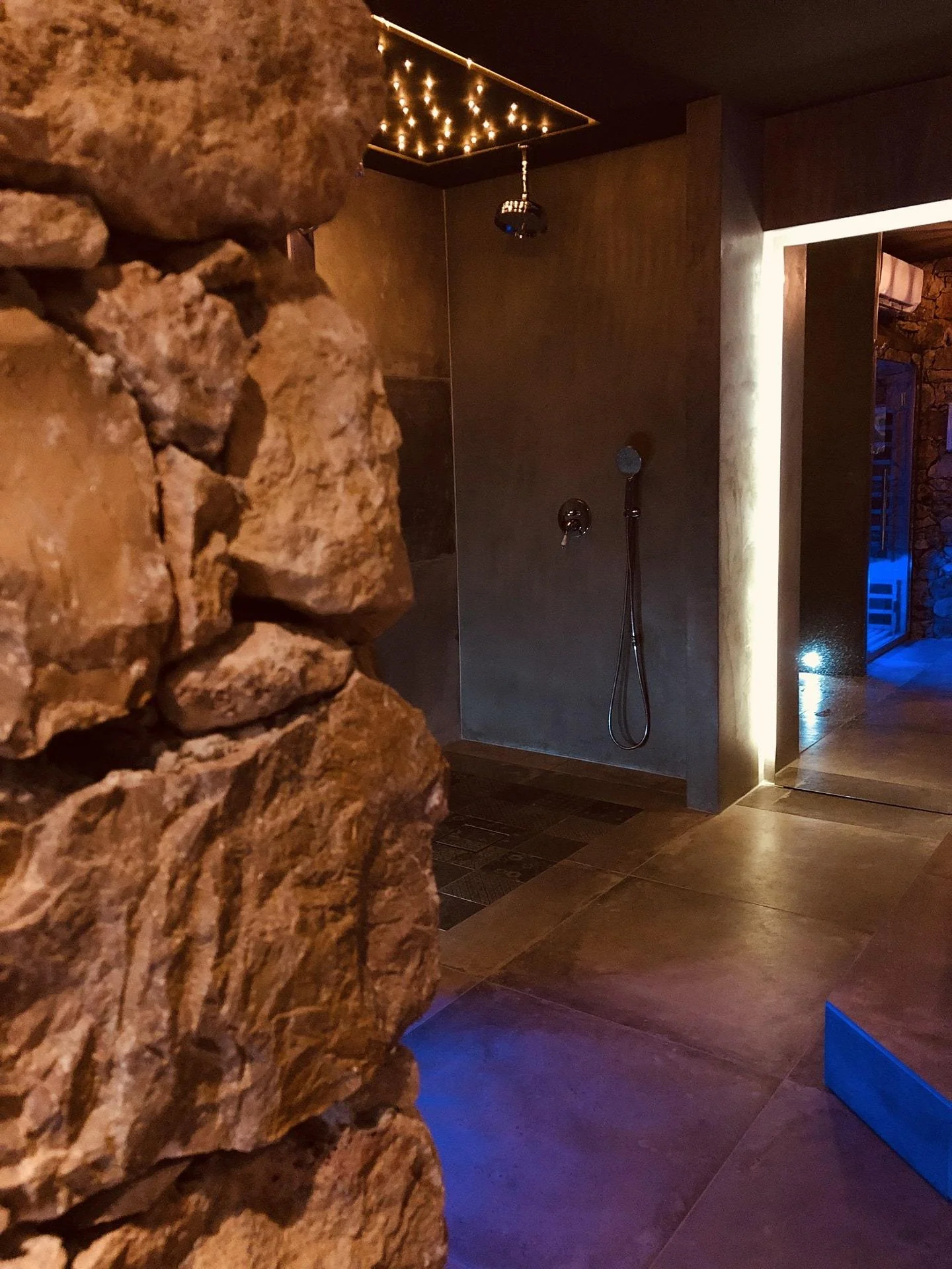 Room 32 - Private Room · thumbnail 5