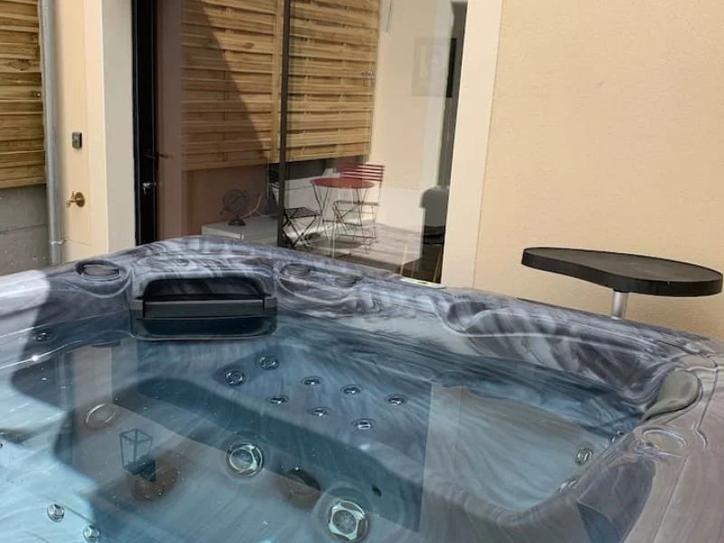 Gîte avec jacuzzi totalement privé Hébergement 4 Étoiles avec Spa · thumbnail 5