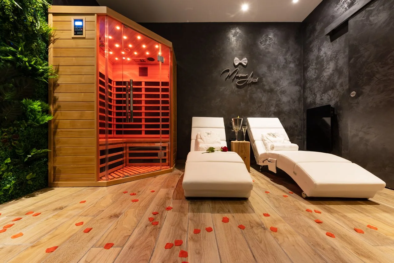 Appart Hôtel SPA Melina & Alfred · thumbnail 4