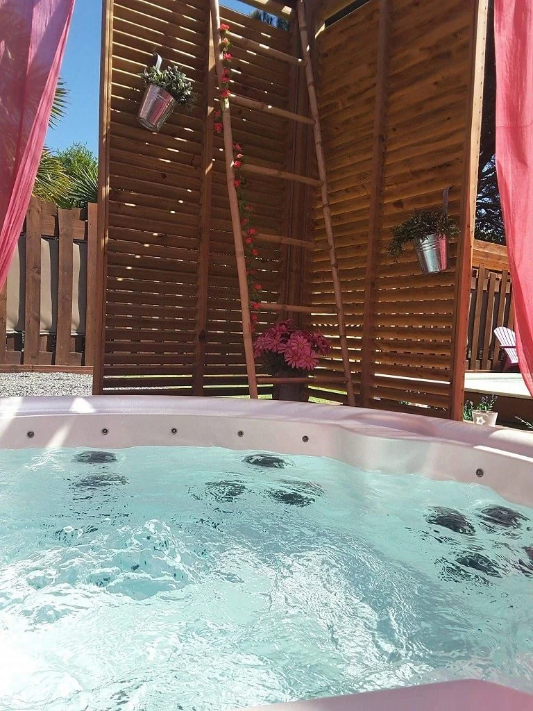 Lovin’ Chalets - Romance · thumbnail 2
