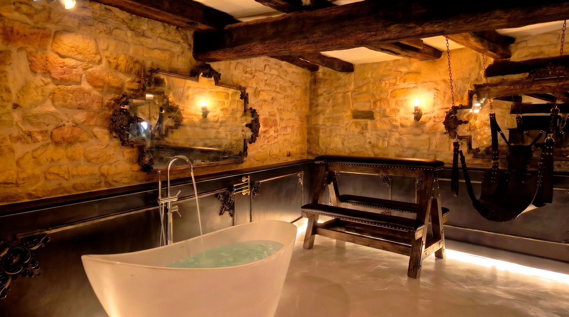 Suite 1503 – Love Room à Sarlat-la-Canéda · miniature 3