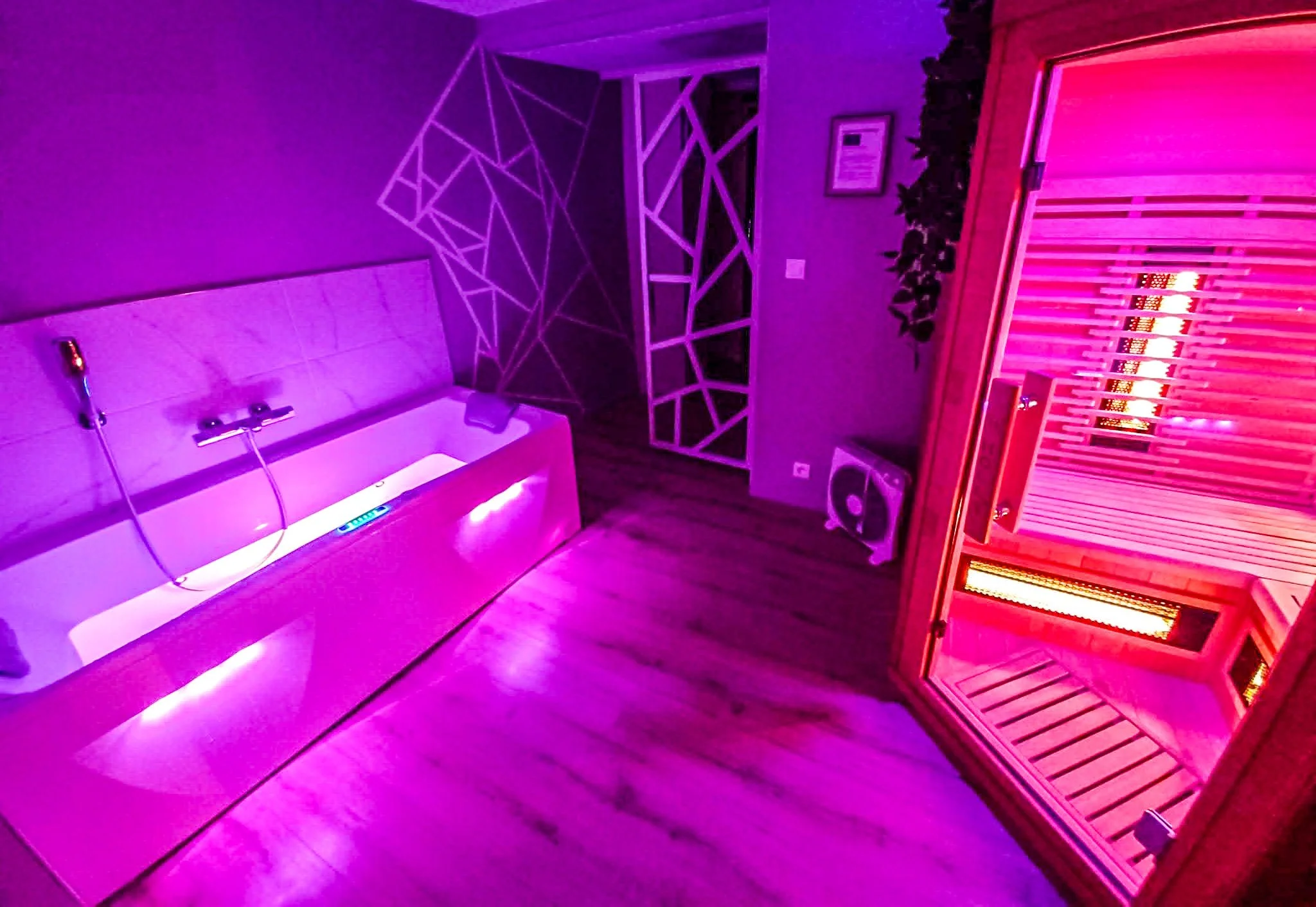 LA SUBLIME LOVE HOUSE · thumbnail 3