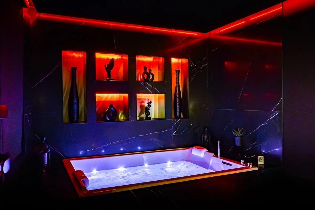 La Favorite Room 36 · thumbnail 2