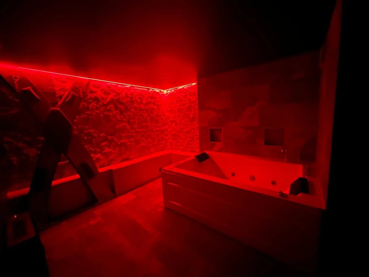 Love room avec Balnéo - L'instant Plaisir · thumbnail 3