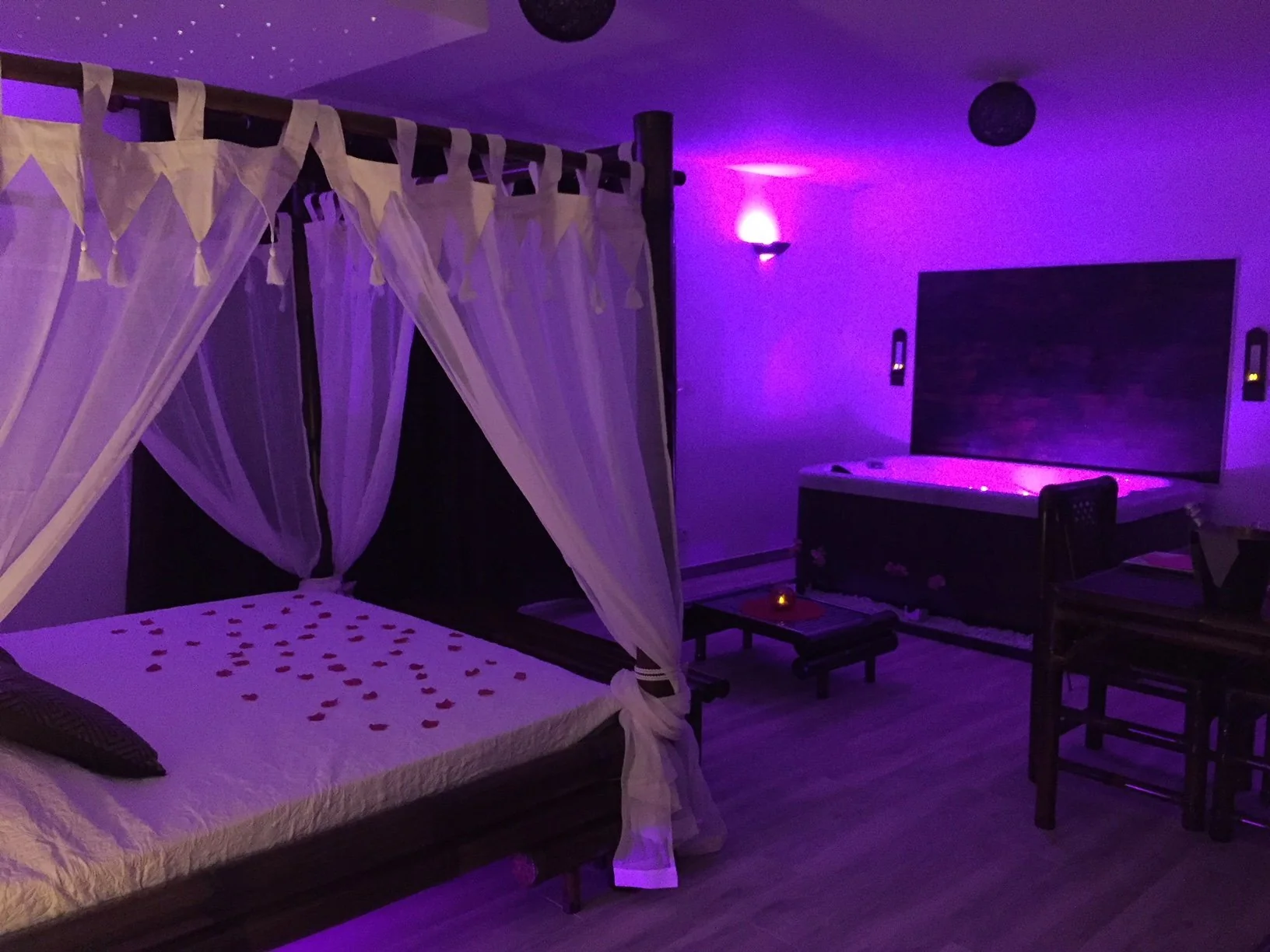 L'INSTANT ROMANTIQUE - La suite Végas · thumbnail 3